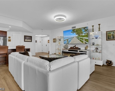 1065 Borghese Lane - Photo Thumbnail 8
