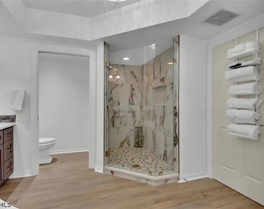 1065 Borghese Lane - Photo Thumbnail 17