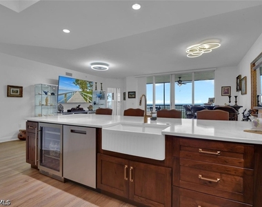 1065 Borghese Lane - Photo Thumbnail 3