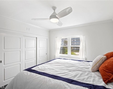 240 Seaview Court - Photo Thumbnail 10
