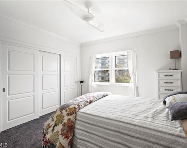 240 Seaview Court - Photo Thumbnail 12