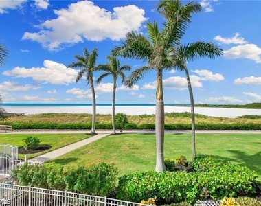 240 Seaview Court - Photo Thumbnail 18