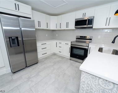6306 Royal Woods Drive - Photo Thumbnail 9