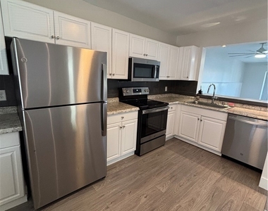 7800 Emerald Circle - Photo Thumbnail 20