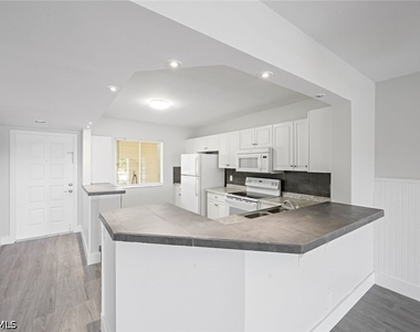 7800 Emerald Circle - Photo Thumbnail 2
