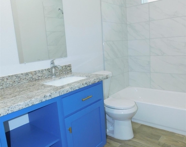 904 W Sealy Street - Photo Thumbnail 9