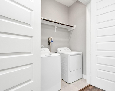 713 Strawberry Pines Court - Photo Thumbnail 18