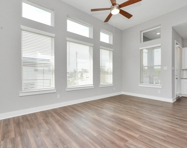 713 Strawberry Pines Court - Photo Thumbnail 16
