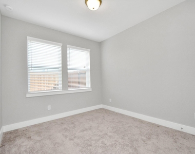 713 Strawberry Pines Court - Photo Thumbnail 6