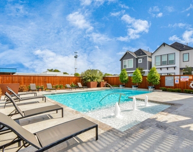 713 Strawberry Pines Court - Photo Thumbnail 35