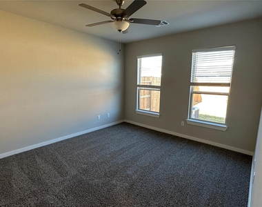 9804 Grosbeak Lane - Photo Thumbnail 8
