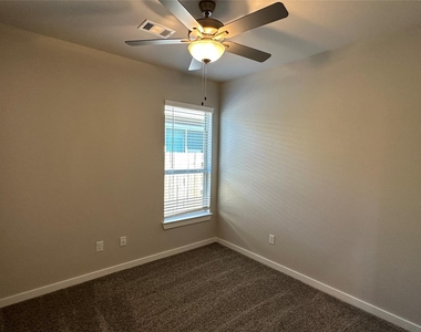 9804 Grosbeak Lane - Photo Thumbnail 5