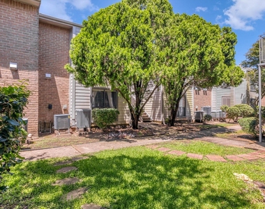 3220 69th Street - Photo Thumbnail 8