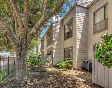3220 69th Street - Photo Thumbnail 9