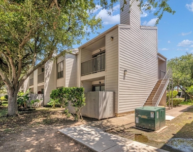 3220 69th Street - Photo Thumbnail 6