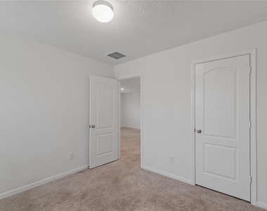647 Ash Mill Drive - Photo Thumbnail 13
