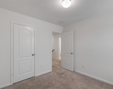 647 Ash Mill Drive - Photo Thumbnail 15
