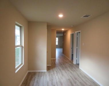 120 East Ash Street - Photo Thumbnail 5
