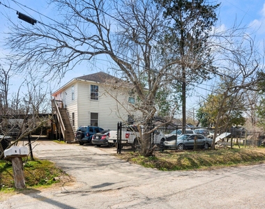 2444 Margaret Street - Photo Thumbnail 2