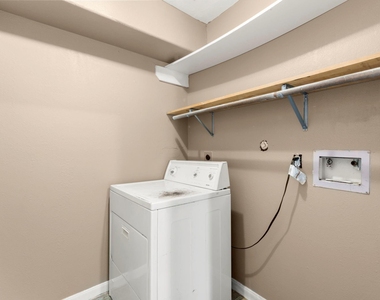 2444 Margaret Street - Photo Thumbnail 23
