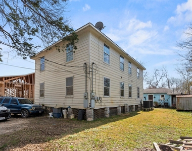 2444 Margaret Street - Photo Thumbnail 4