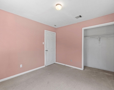 2444 Margaret Street - Photo Thumbnail 20