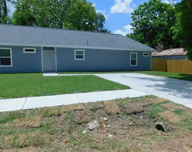 904 W Sealy - Photo Thumbnail 14