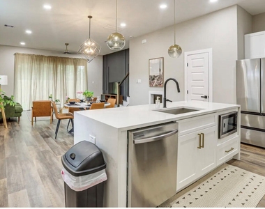 3727 Dreyfus Street - Photo Thumbnail 8