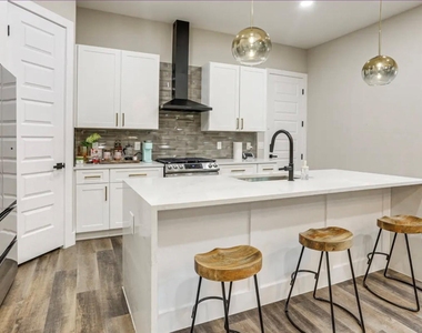 3727 Dreyfus Street - Photo Thumbnail 2