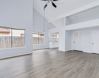 2527 Silver Trumpet Drive - Photo Thumbnail 7