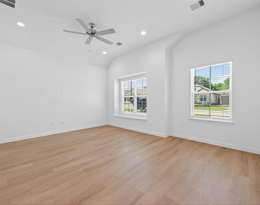 11864 E Gate Dr - Photo Thumbnail 6