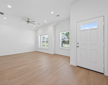 11864 E Gate Dr - Photo Thumbnail 5