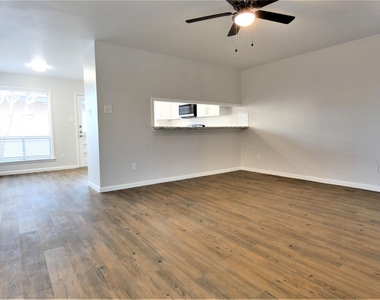 604 Golfview Drive - Photo Thumbnail 11