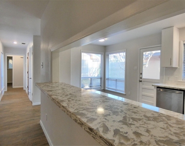 604 Golfview Drive - Photo Thumbnail 12