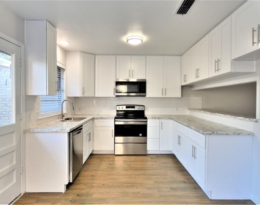 604 Golfview Drive - Photo Thumbnail 4