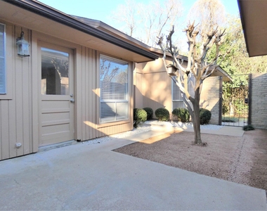 604 Golfview Drive - Photo Thumbnail 2