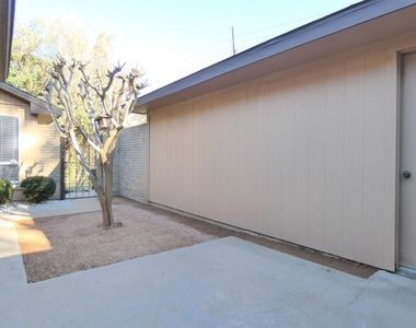 604 Golfview Drive - Photo Thumbnail 16