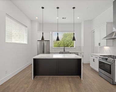 6010 Truro Street - Photo Thumbnail 8