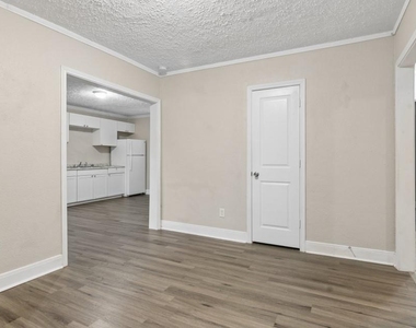 1709 W 4th Street - Photo Thumbnail 3