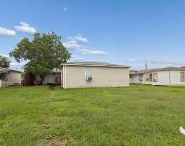 1709 W 4th Street - Photo Thumbnail 13