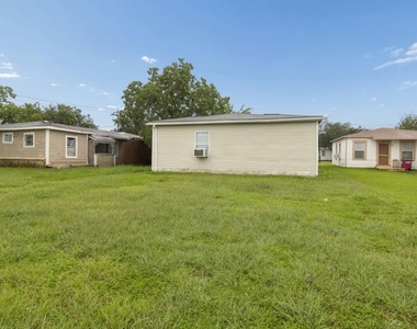 1709 W 4th Street - Photo Thumbnail 14