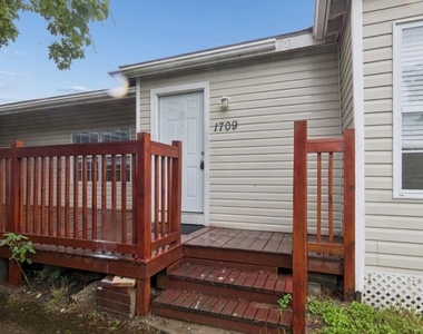 1709 W 4th Street - Photo Thumbnail 1