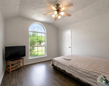 12406 Drake Prairie Lane - Photo Thumbnail 14
