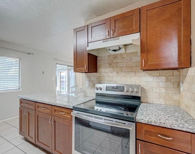 16910 Cairngale Street - Photo Thumbnail 15