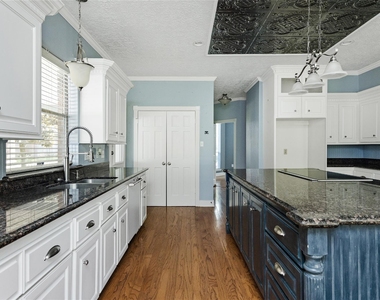 12002 Moorcreek Drive - Photo Thumbnail 10