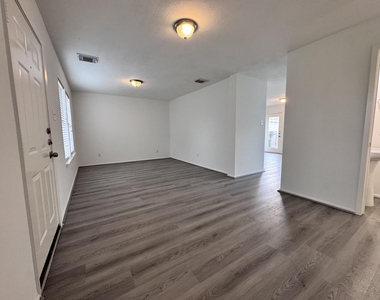 1075 Verde Trails Drive - Photo Thumbnail 2