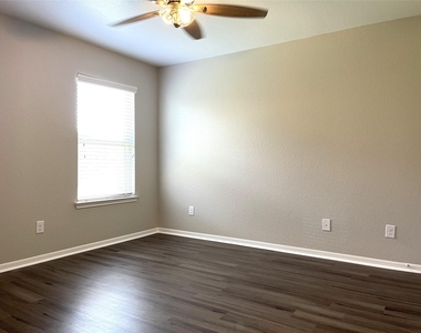 29127 Innes Park Place - Photo Thumbnail 18