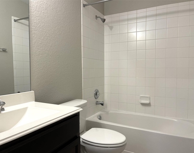 29127 Innes Park Place - Photo Thumbnail 17
