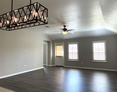 29127 Innes Park Place - Photo Thumbnail 5