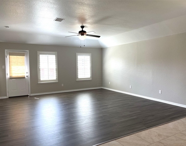 29127 Innes Park Place - Photo Thumbnail 6